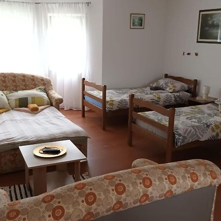 Apartmani Tea I Toni Gradiste Exteriör bild