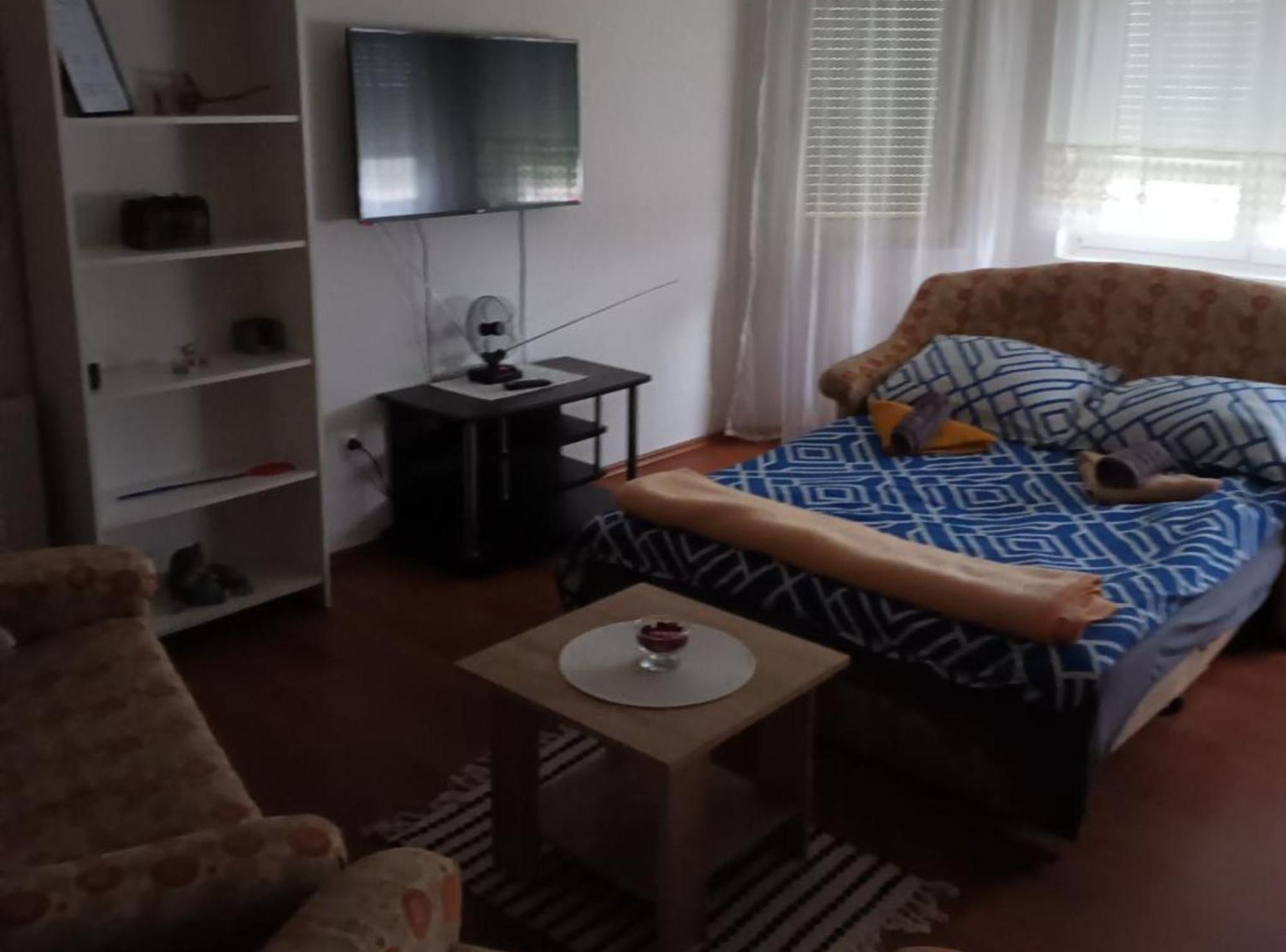 Apartmani Tea I Toni Gradiste Exteriör bild