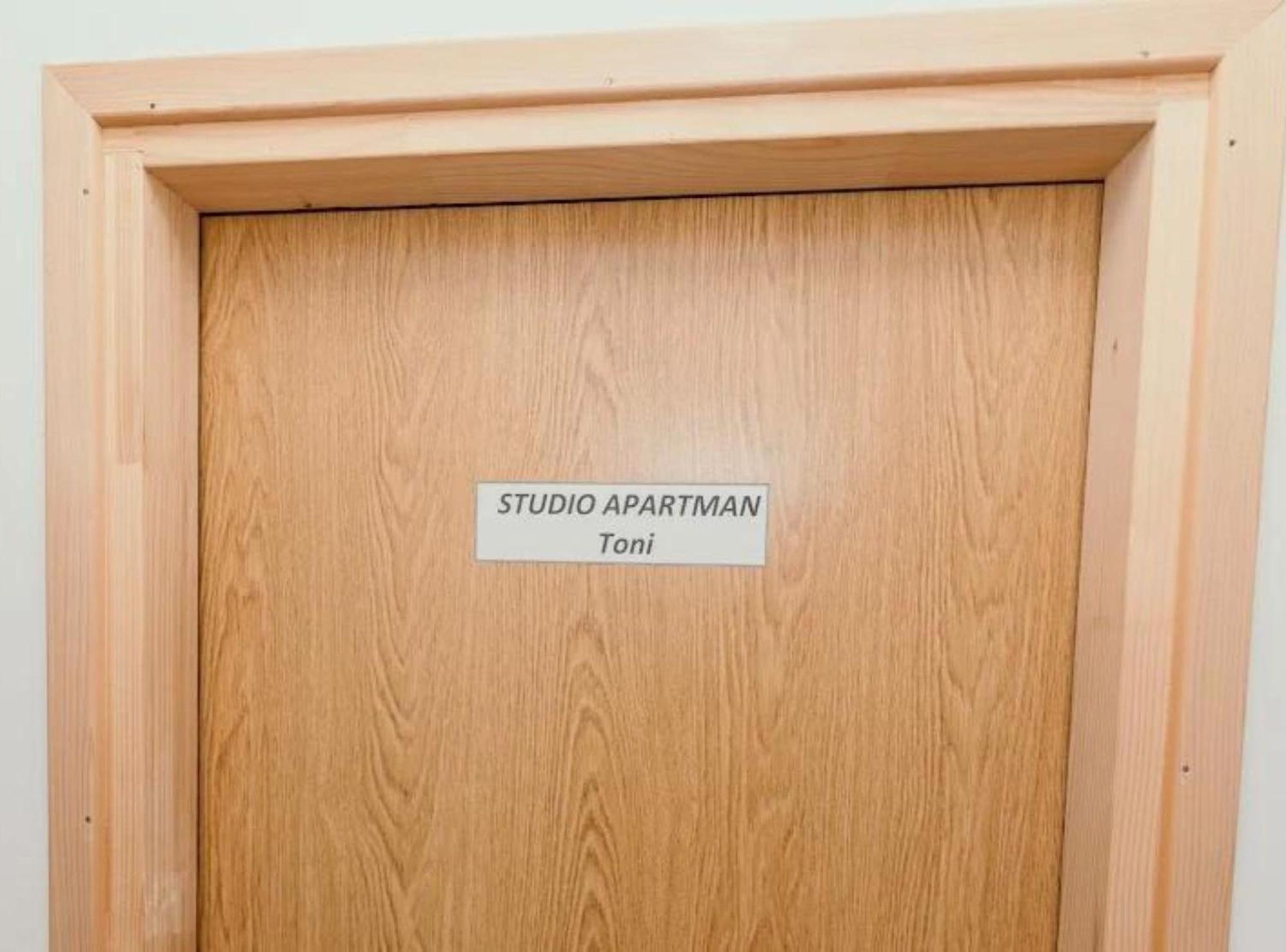 Apartmani Tea I Toni Gradiste Exteriör bild