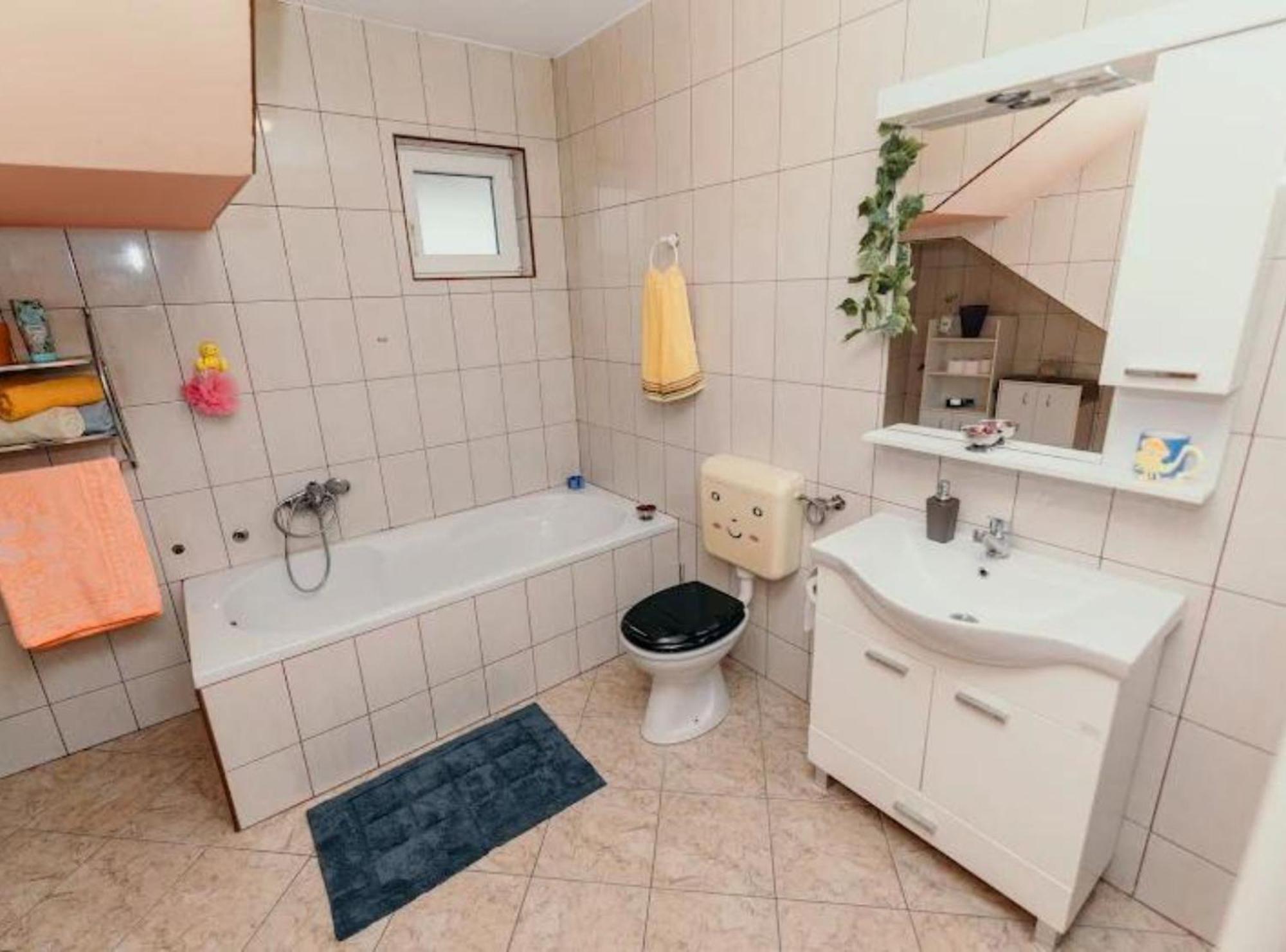 Apartmani Tea I Toni Gradiste Exteriör bild