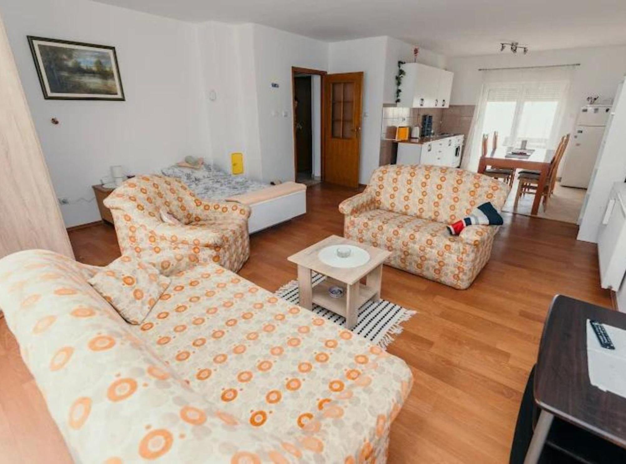 Apartmani Tea I Toni Gradiste Exteriör bild