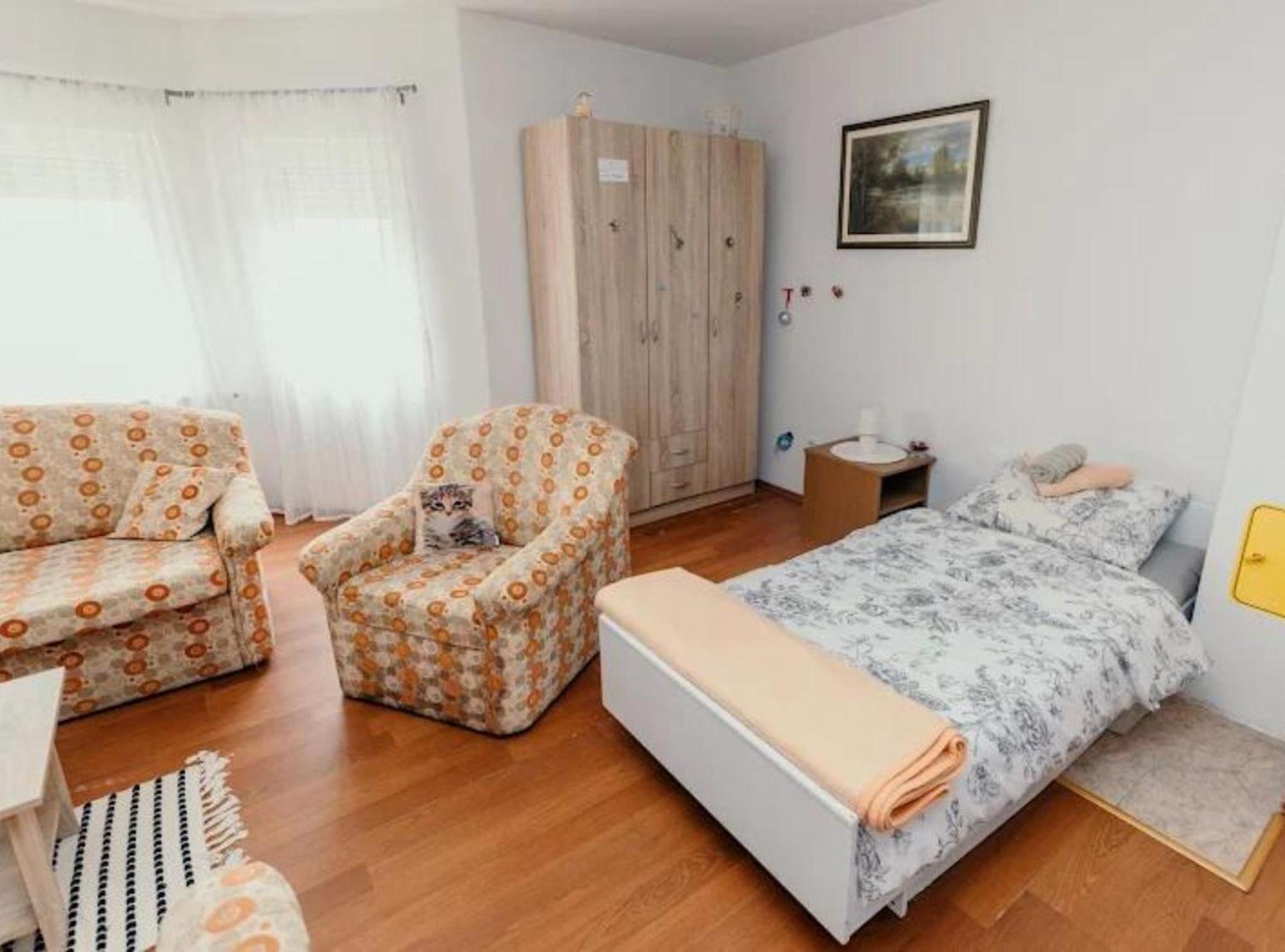 Apartmani Tea I Toni Gradiste Exteriör bild