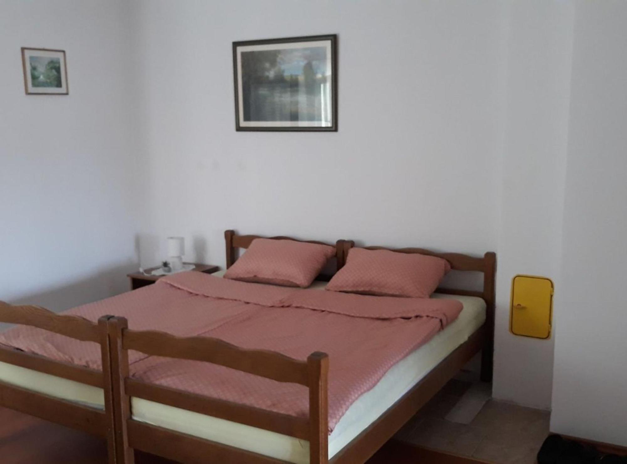 Apartmani Tea I Toni Gradiste Exteriör bild