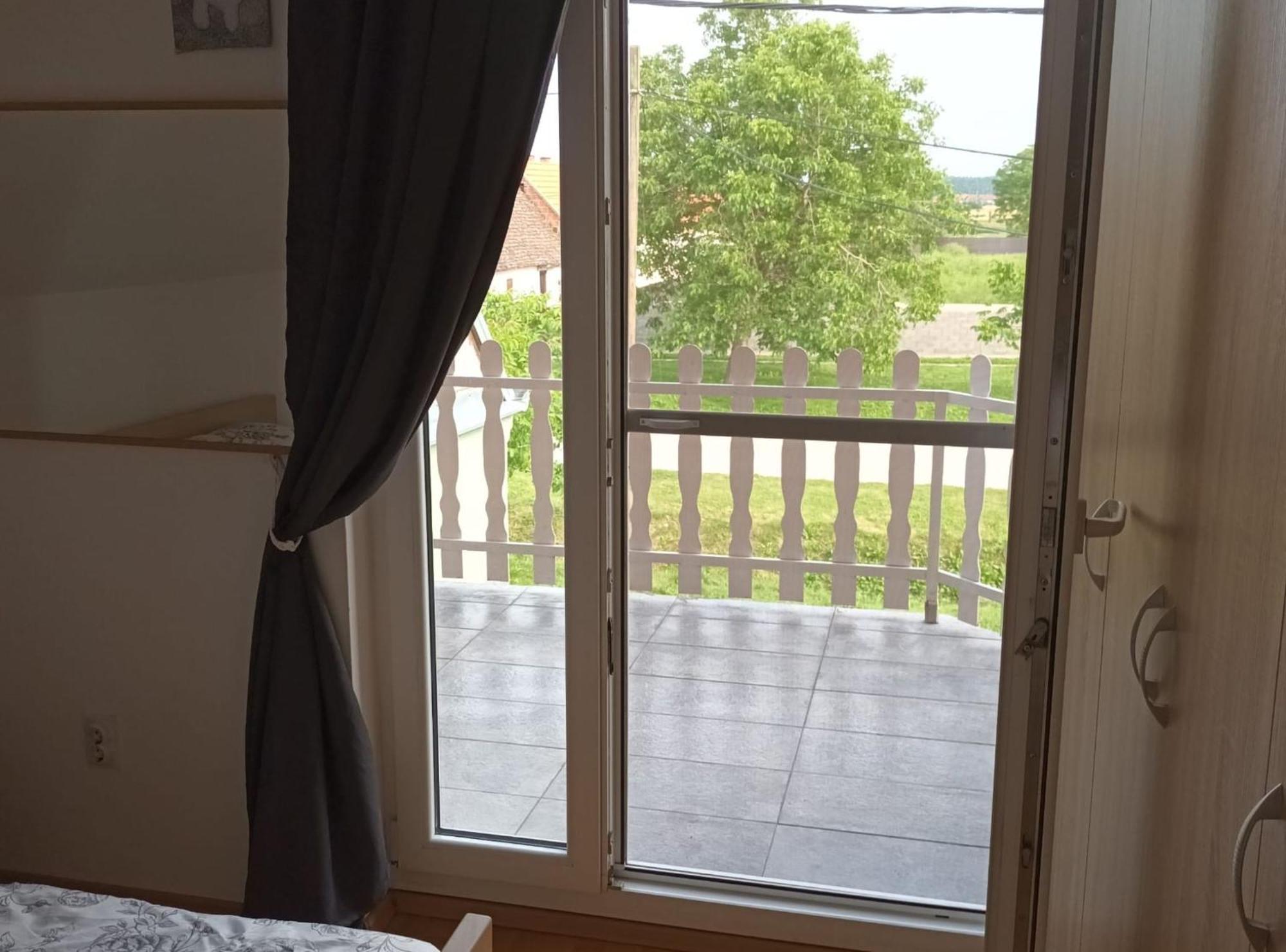 Apartmani Tea I Toni Gradiste Exteriör bild